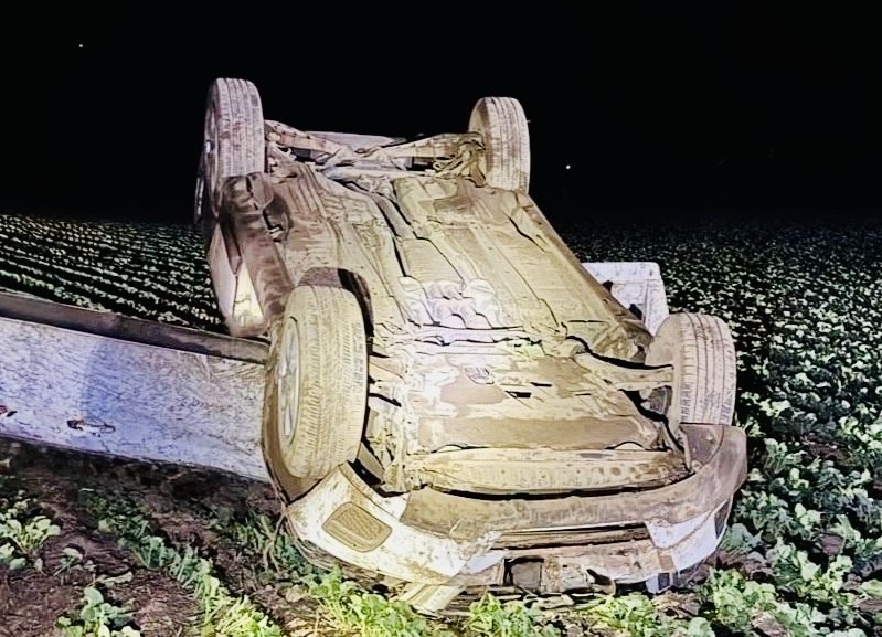 Rowerzysta wjechał pod BMW, 18-latek zatrzymał się w polu. Dwa zdarzenia, które mogły skończyć się tragicznie
